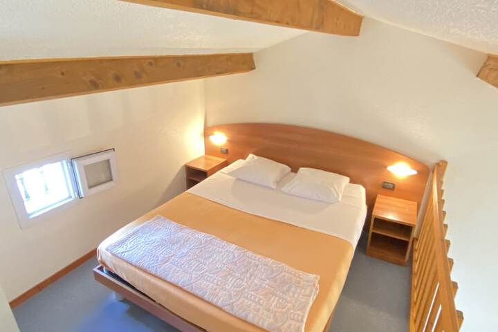 Room 9 of 51
