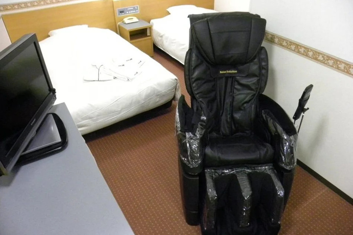 Room 4 of 4