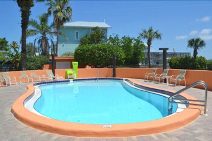Pool 44 of 72