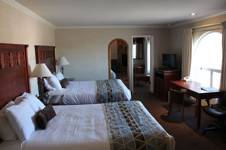 1 Queen Bed (5 of 18)