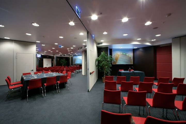 Business Center 46 of 51