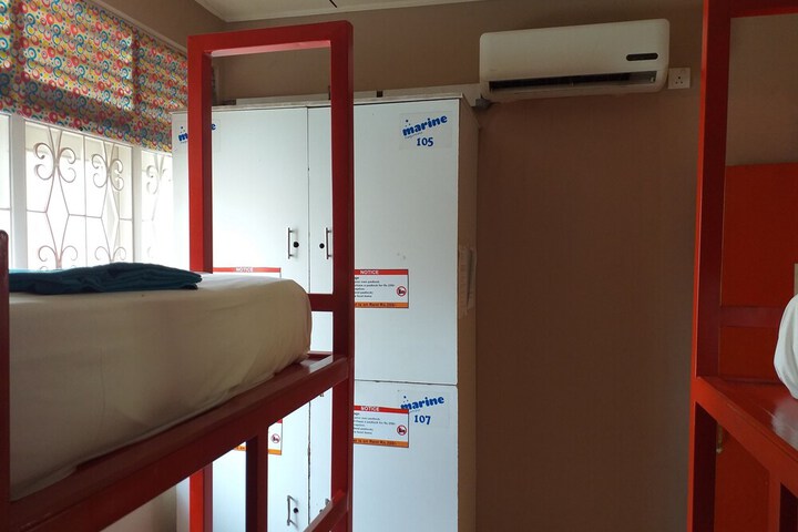 Room 10 of 31
