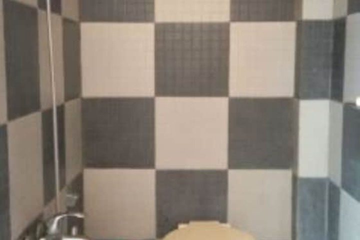 Room 5 of 8
