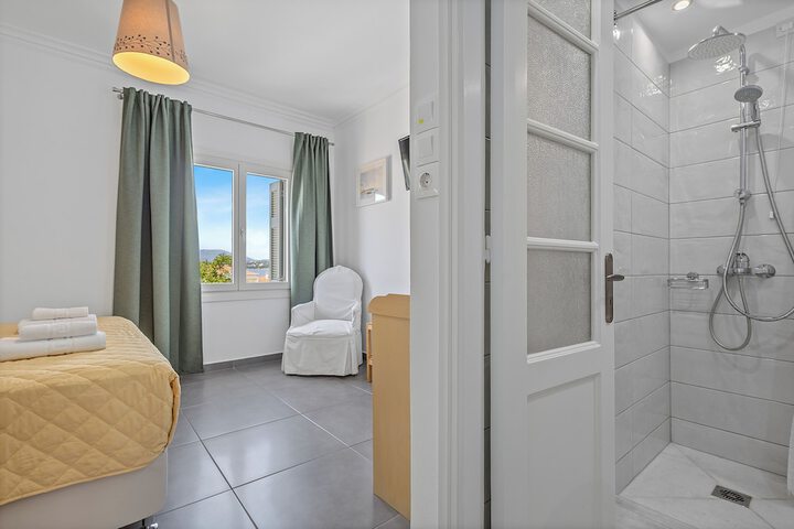 Room 28 of 122
