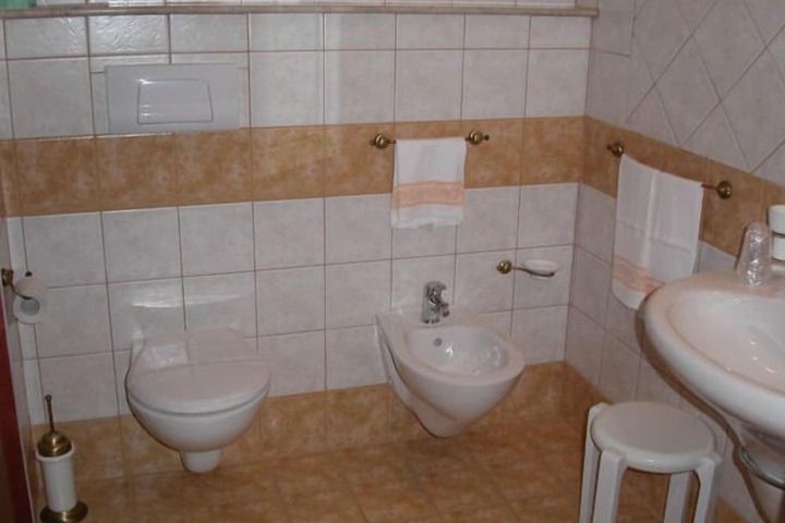 Room 8 of 31