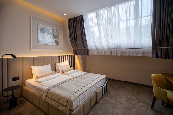 Room 12 of 50
