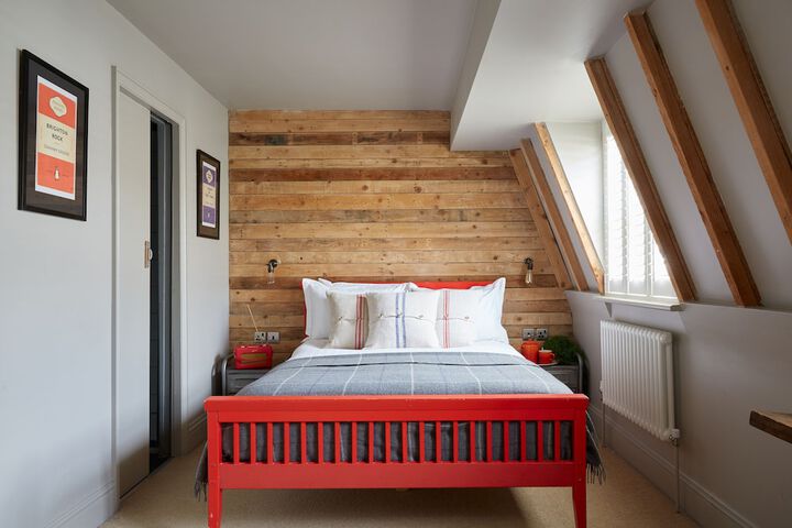 Room 4 of 115