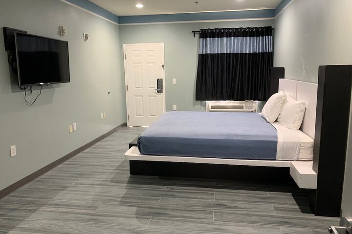 Room 9 of 35