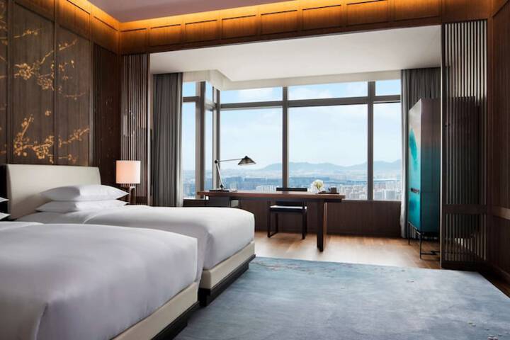 Room 10 of 53