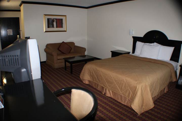 1 Queen Bed (37 of 37)
