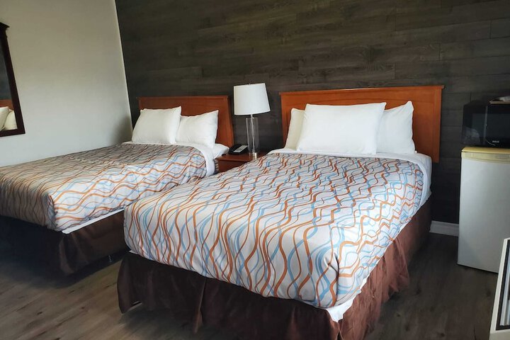 Room 5 of 8