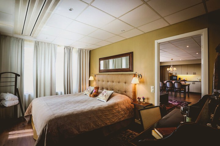 Room 53 of 94