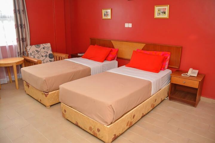 Room 6 of 18
