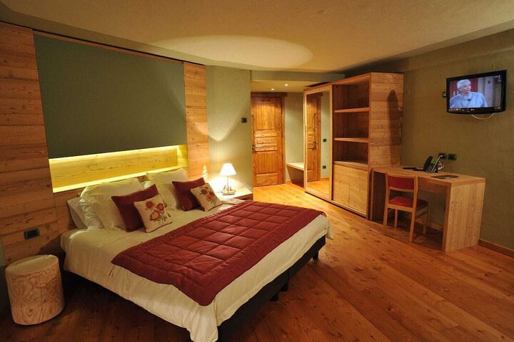 Room 6 of 34