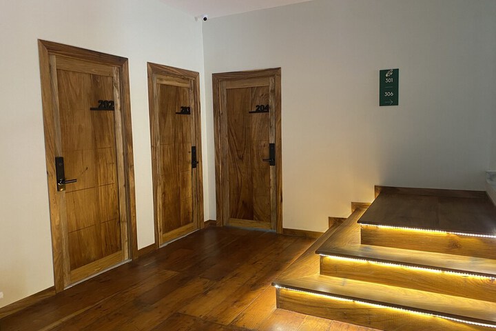 Room 16 of 80