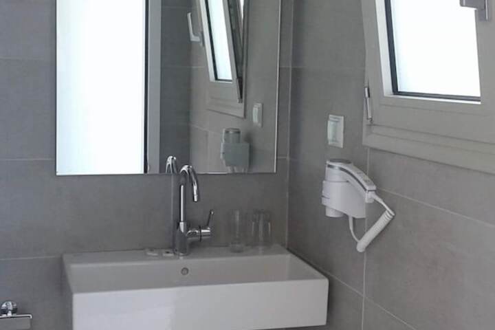 Room 5 of 31