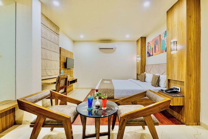 Room 9 of 48