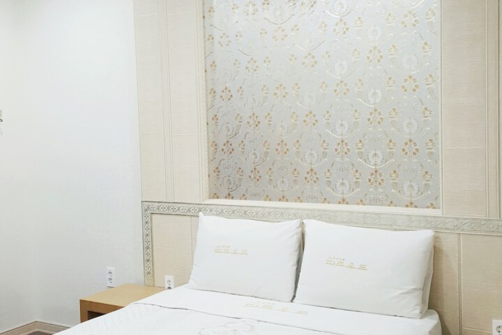 Room 15 of 78