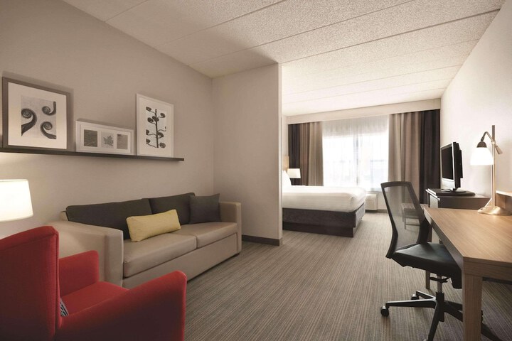 Premium King Bed (3 of 7)