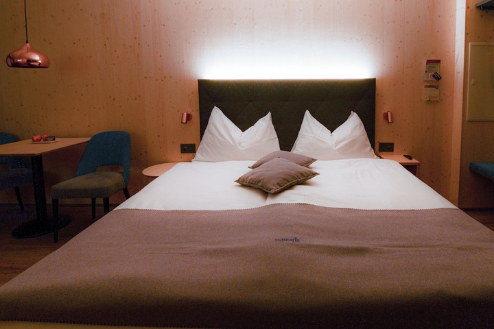 Room 7 of 65
