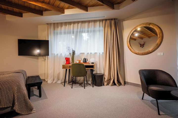 Room 4 of 50