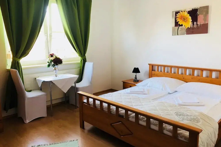 Room 4 of 48