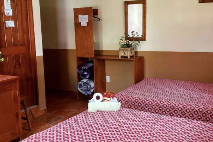 Room 6 of 12