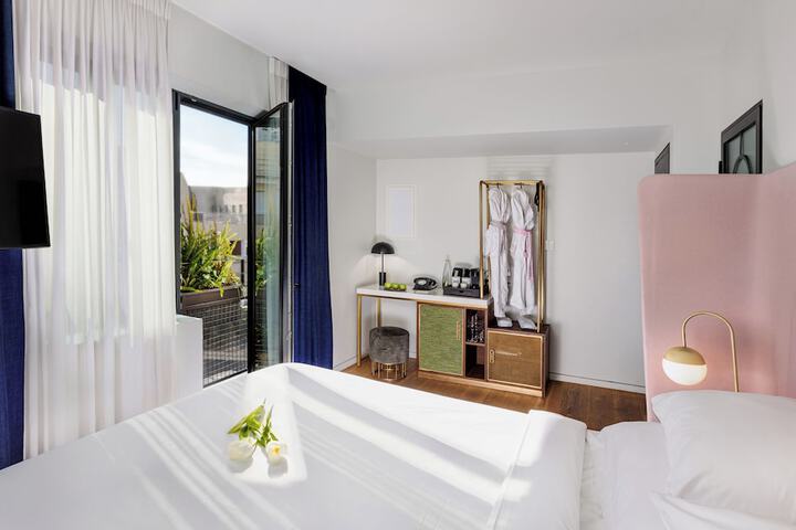 Room 10 of 53