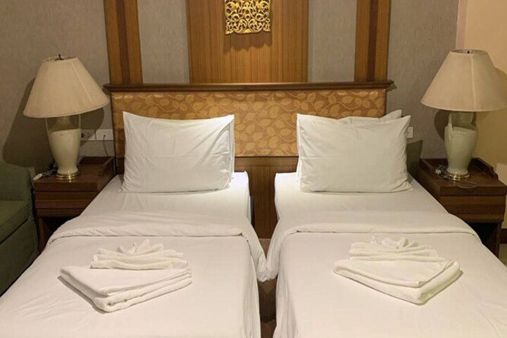 Room 44 of 77