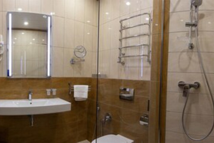 Room 12 of 76