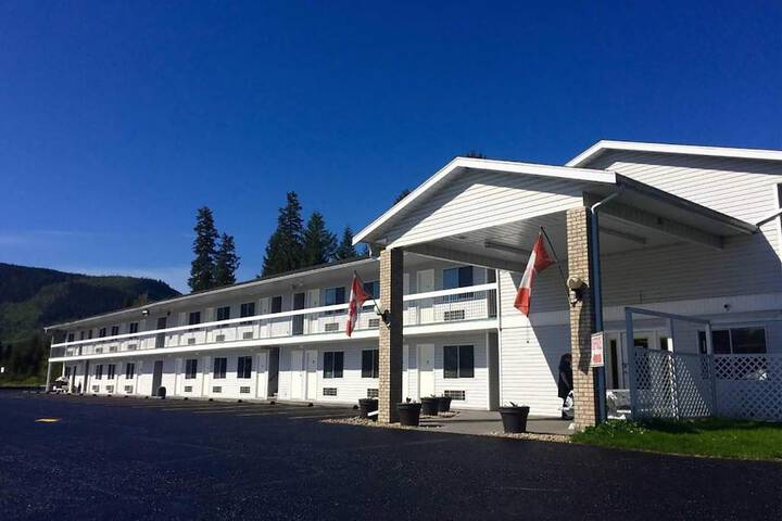 Super 8 by Wyndham Clearwater BC in Clearwater, BC