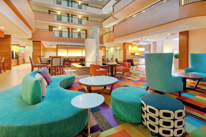 Lobby lounge