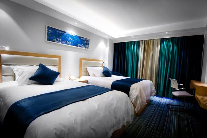 Room 5 of 34