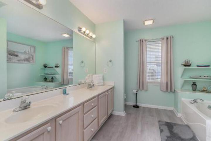 Anchors Away 4 Br Cottage in North Myrtle Beach, SC