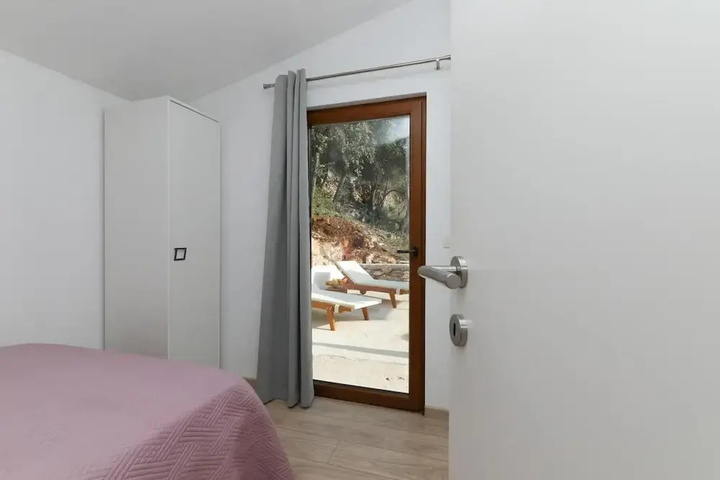 Room 3 of 19