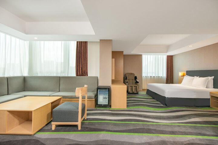 Room 14 of 64