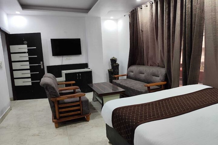 Room 4 of 10