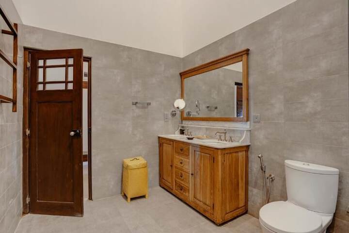 Room 32 of 70