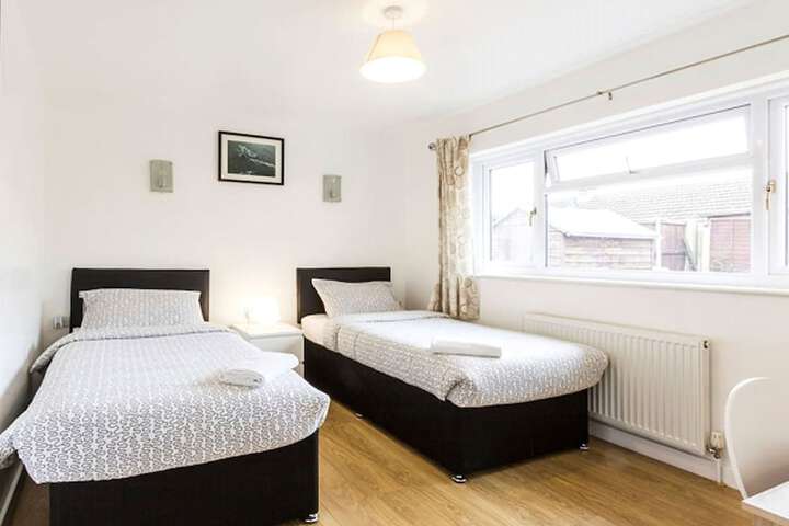 Room 6 of 27