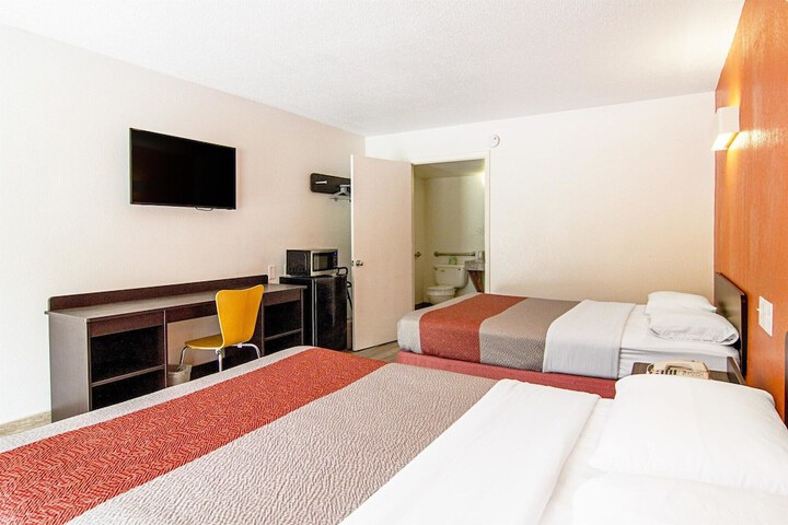 Room 13 of 42