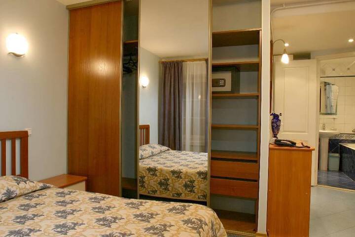 Room 6 of 43