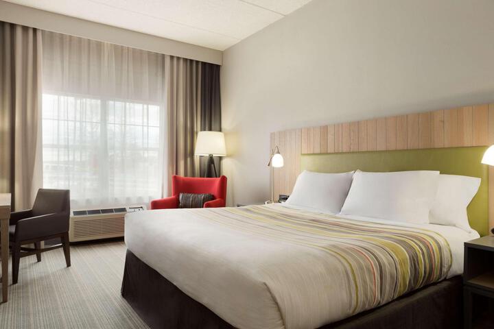1 King Bed (2 of 11)