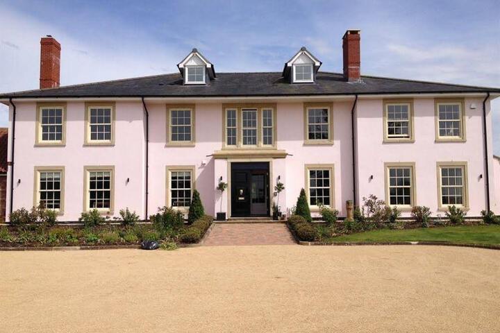 NYLAND MANOR
