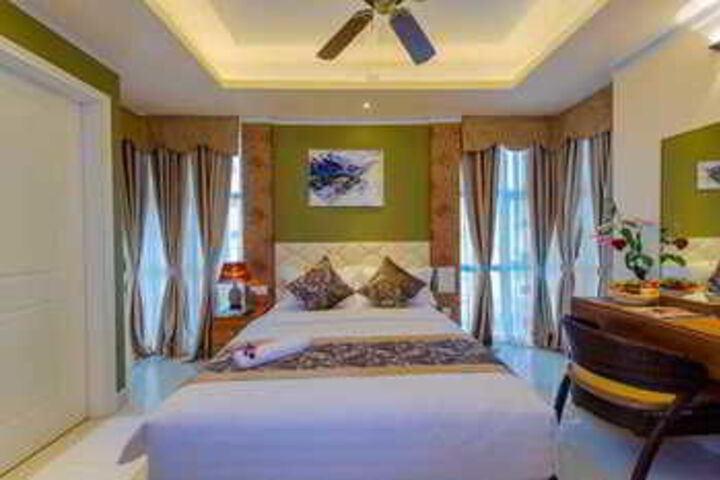 Room 11 of 27