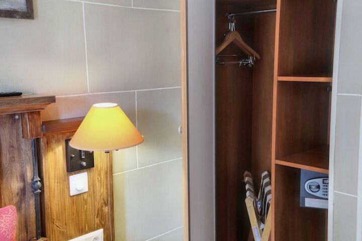 Room 83 of 142