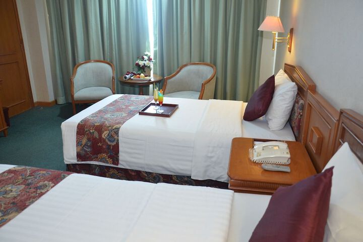 Room 8 of 32