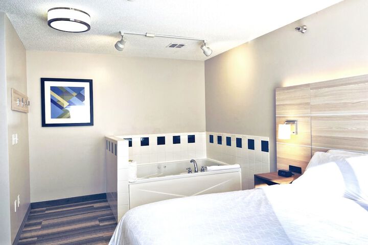 1 King Bed Suite (7 of 24)