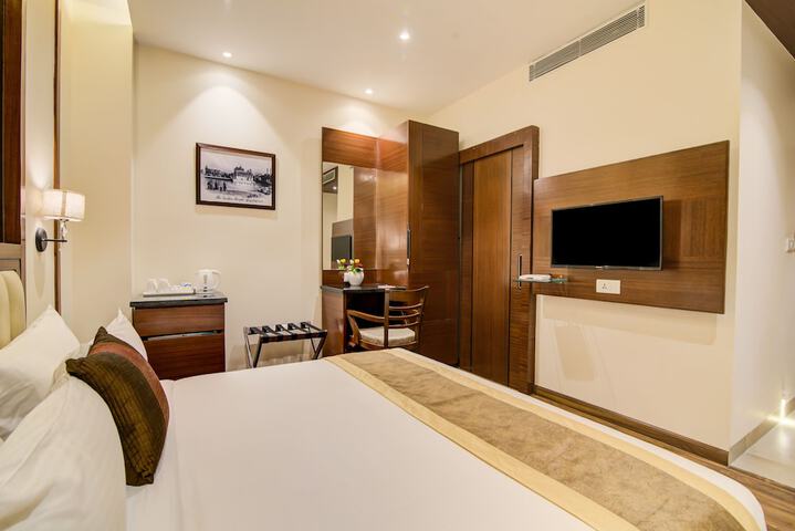Room 8 of 70