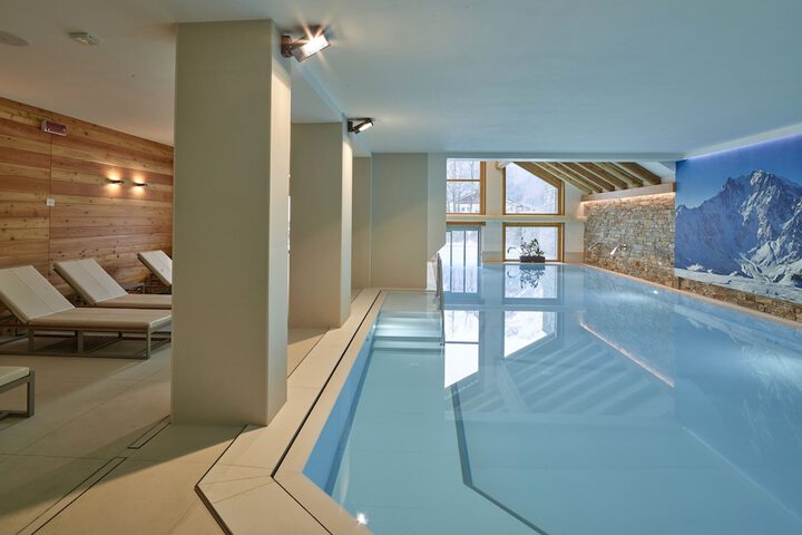 Hotel with Pool