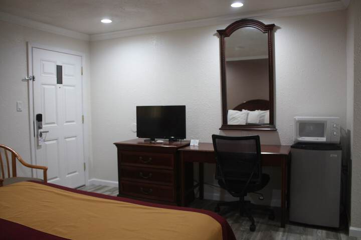 Room 13 of 37